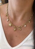 Collier doré trésors marins