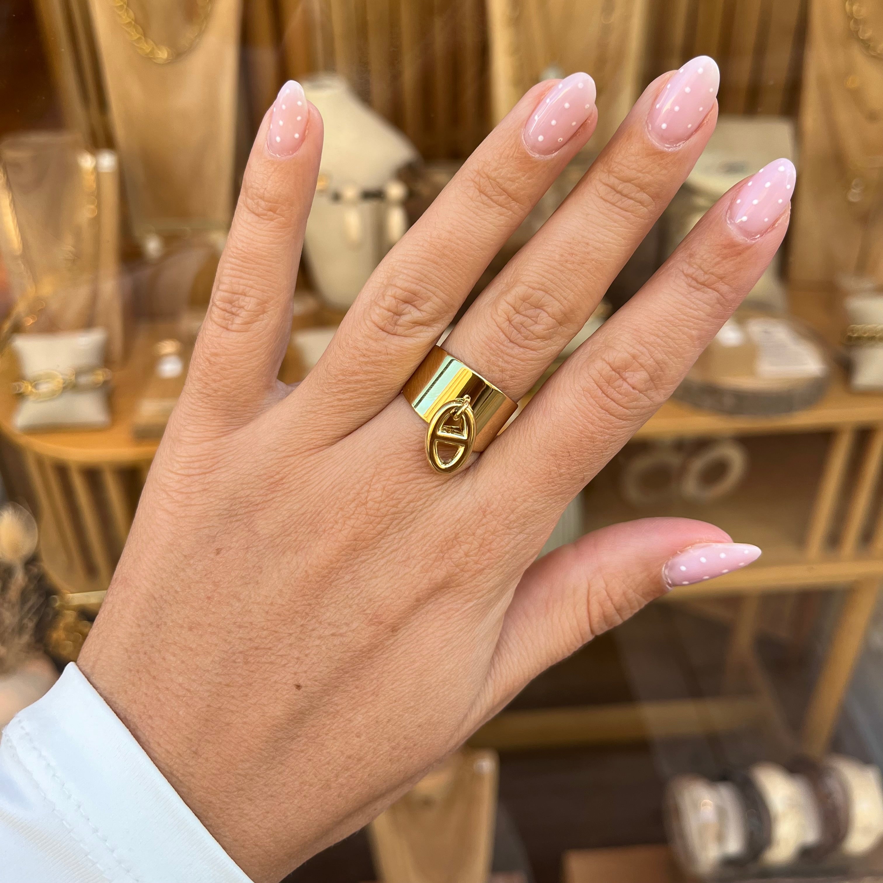 Bague réglable femme en acier inoxydable et ne breloque en maille marine sur le dessus 