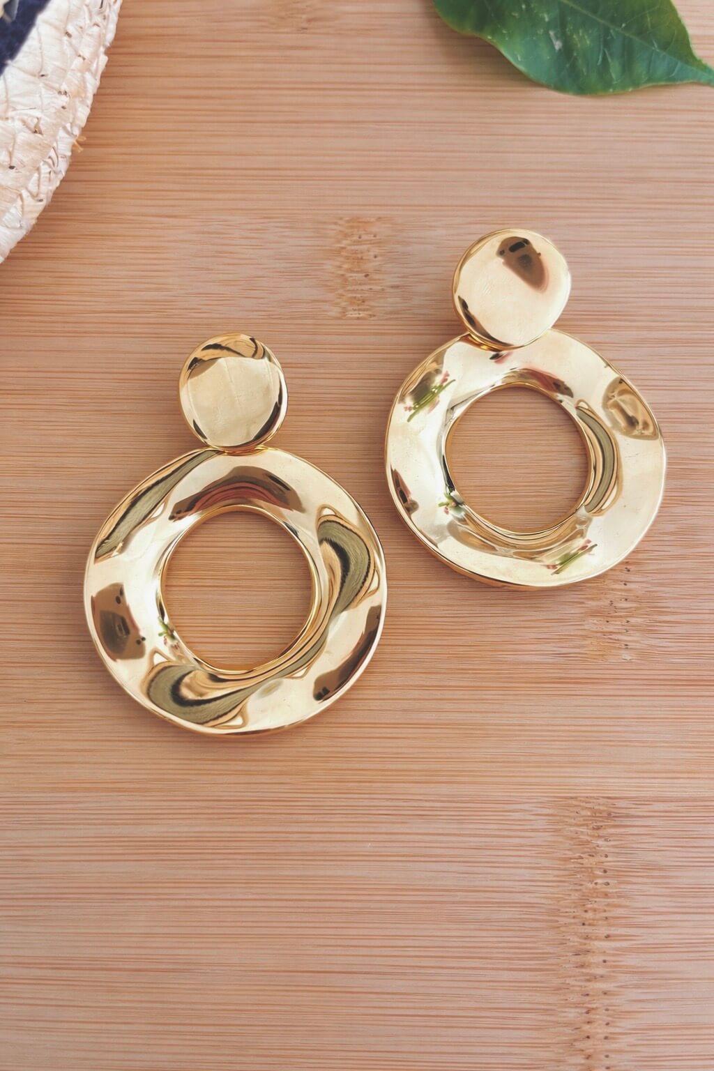 Boucles d’oreilles pendantes en acier inoxydable doré en forme de rond ouvert au centre 