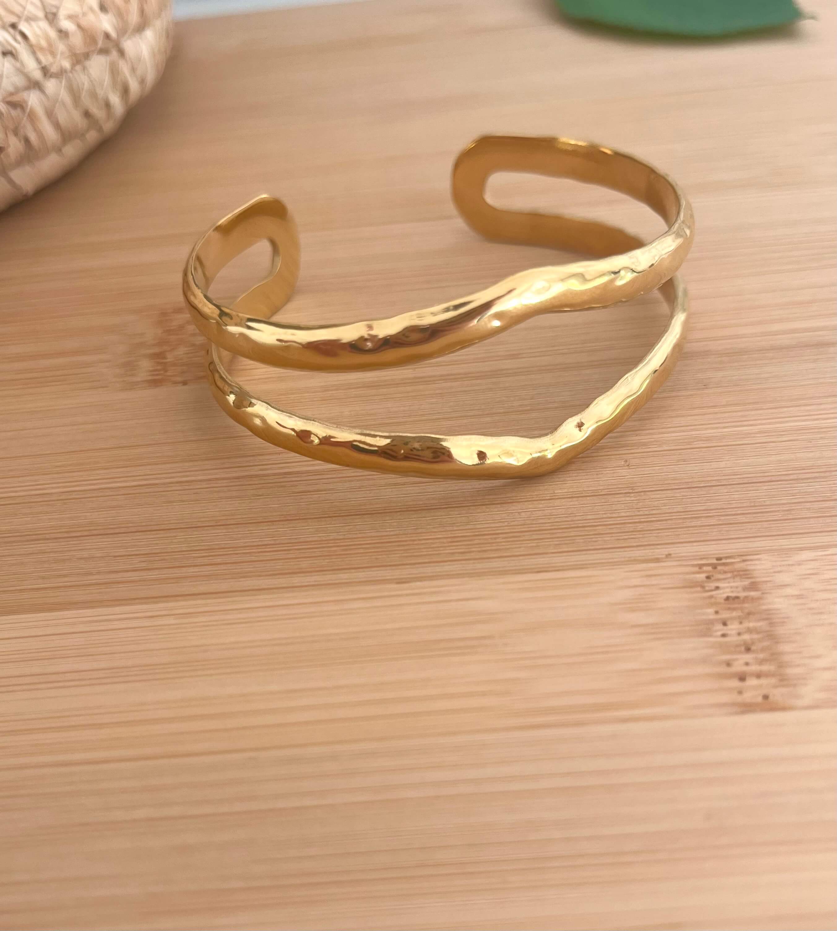 Bracelet manchette à deux rangées, martelé, en acier inoxydable doré