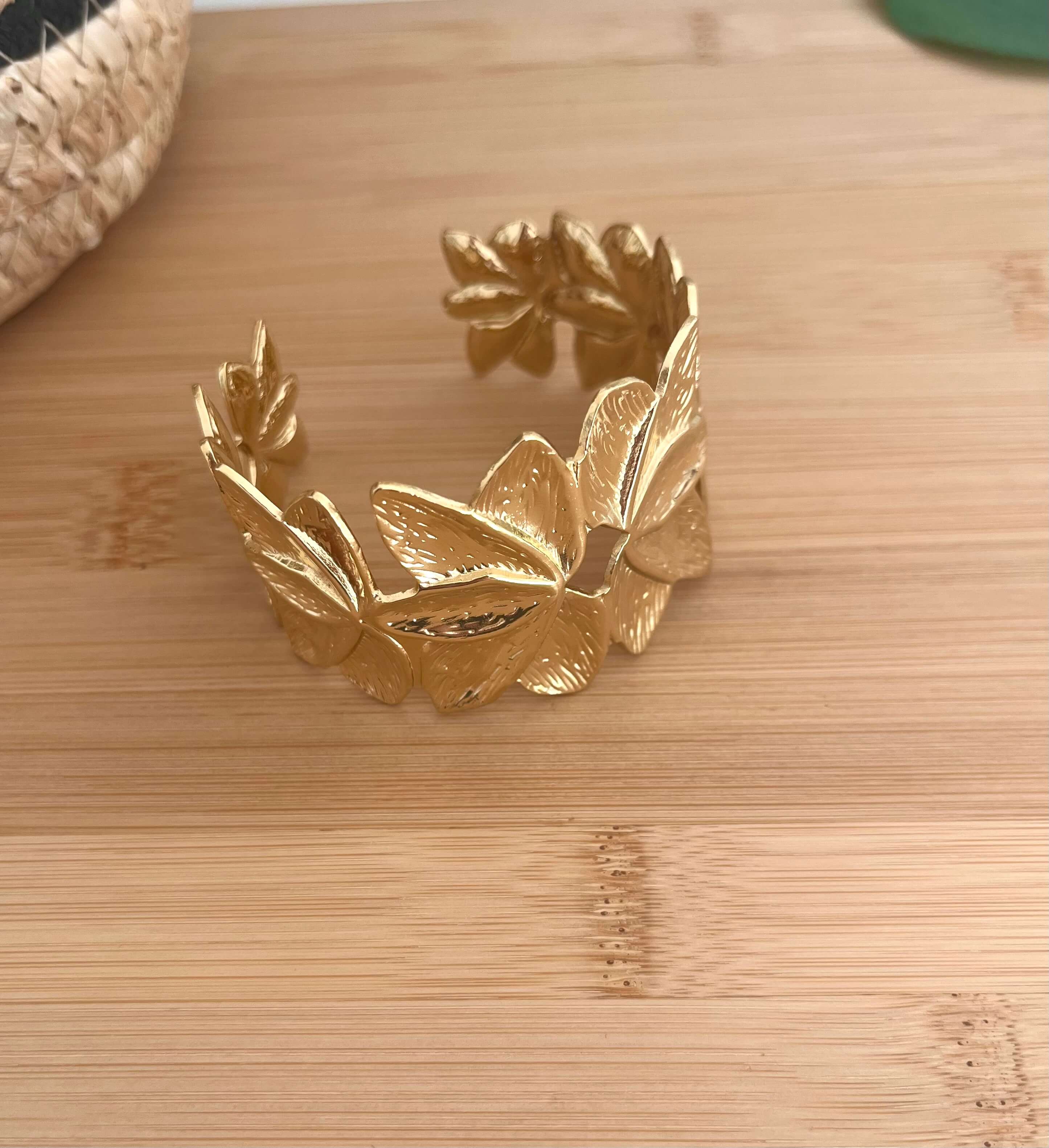 Bracelet manchette fleur en acier inoxydable doré 