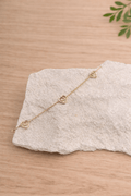 Bracelet en plaqué or avec 3 petits coeur 
