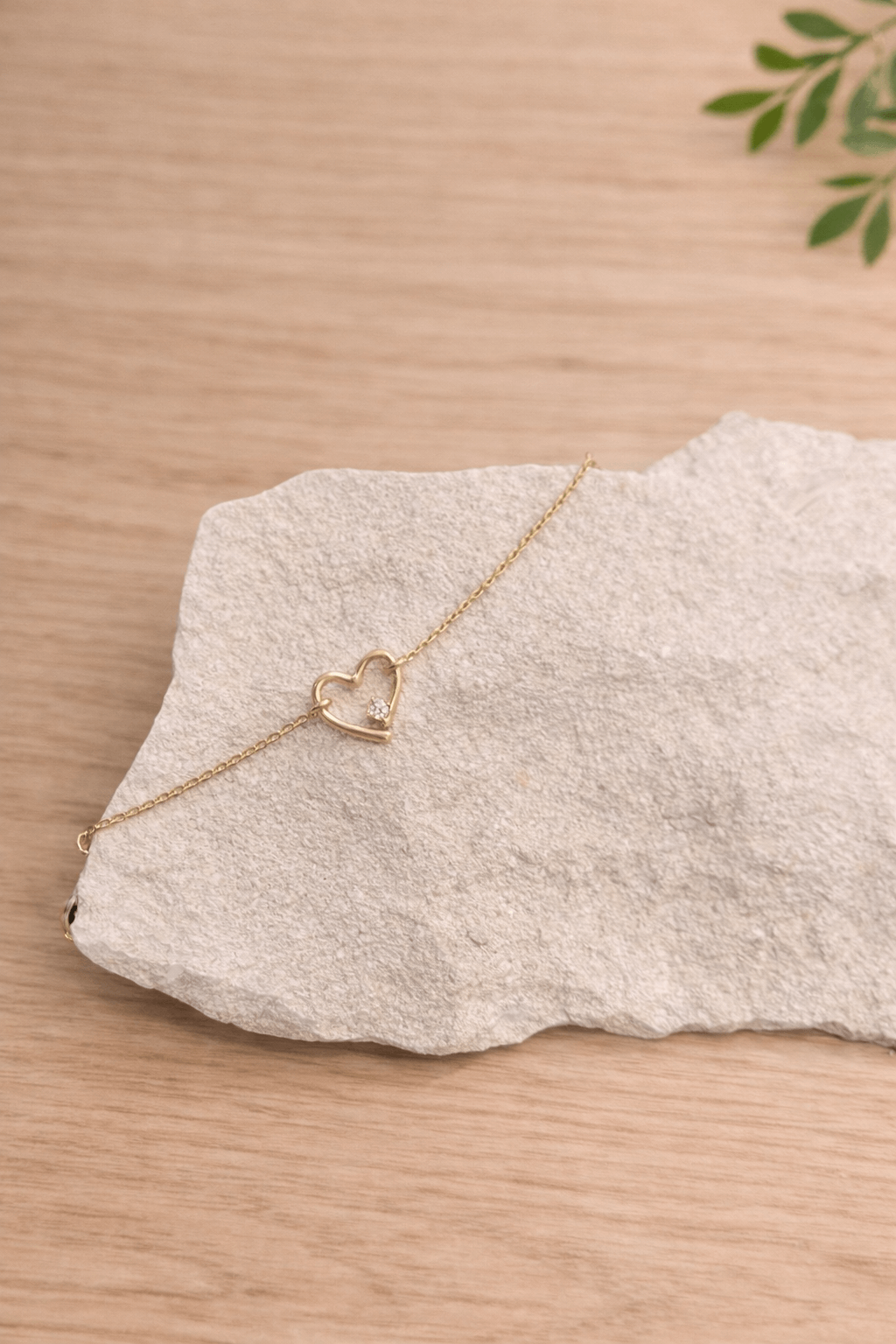 Bracelet en plaqué or avec un cœur et un zircon 