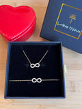 Coffret cadeau comprenant un collier et un bracelet avec le signe de l’infini, en acier inoxydable doré 