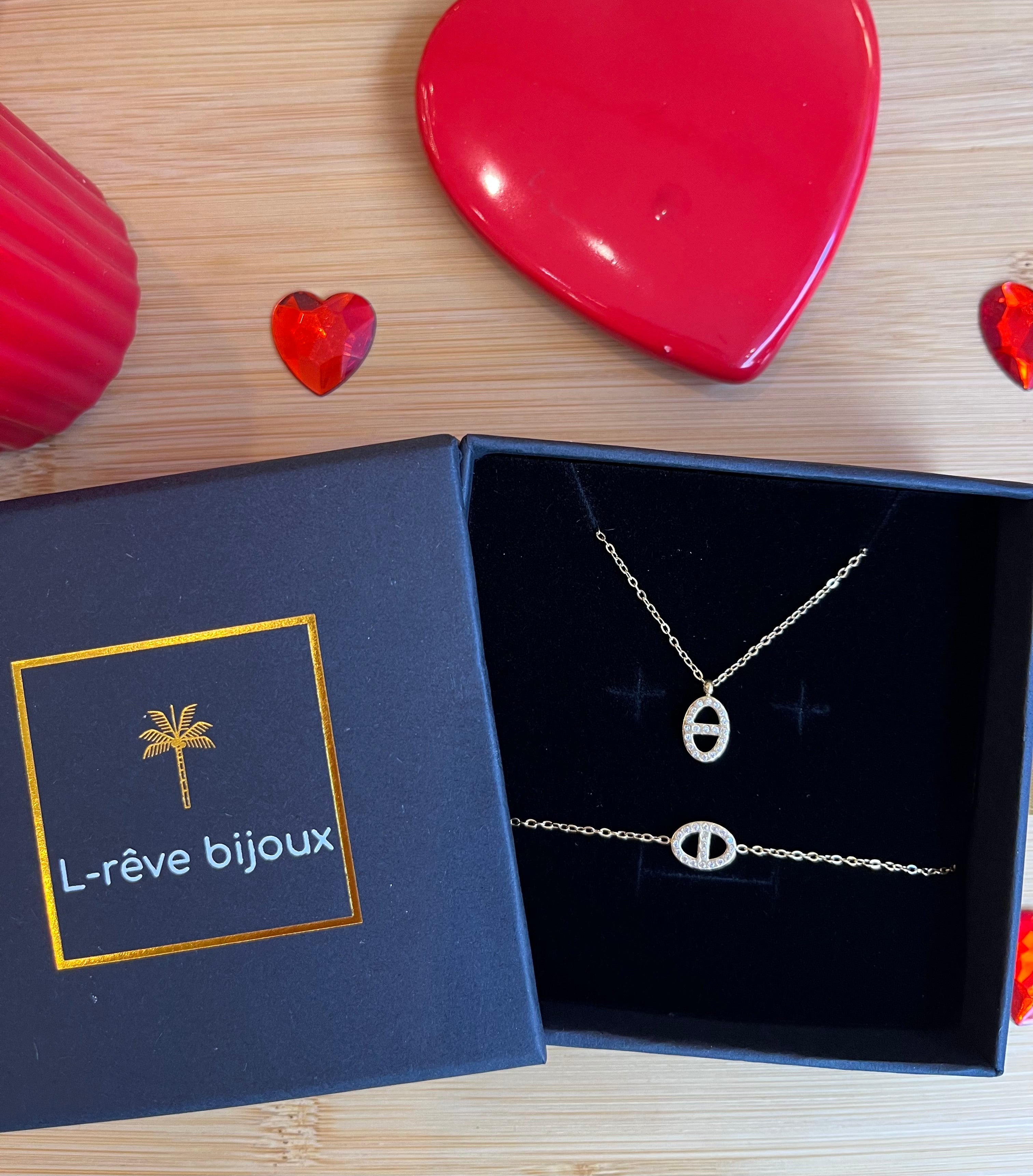 Coffret cadeau comprenant un collier et un bracelet doré en maille marine