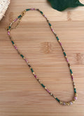 Collier en pierres naturelles vertes et rose, et en acier inoxydable doré