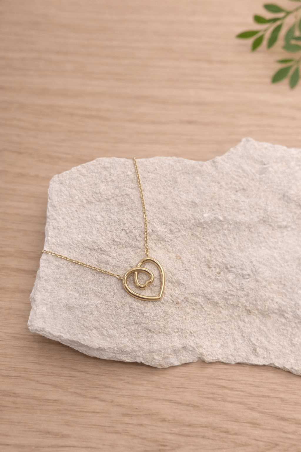 Collier femme en plaqué avec un pendentif en forme de coeur 