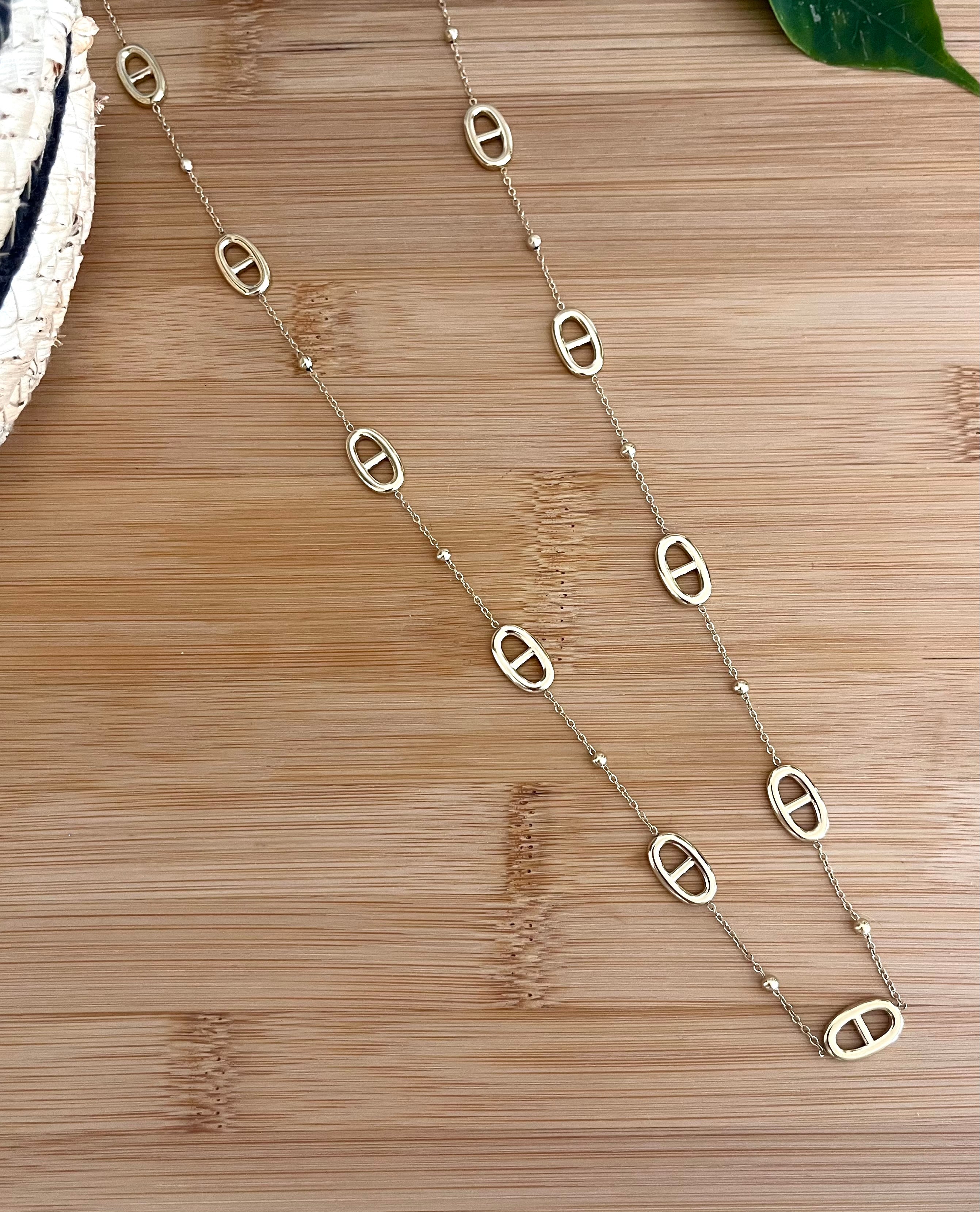 Collier sautoir en maille marine séparé de petites perles en acier inoxydable doré 