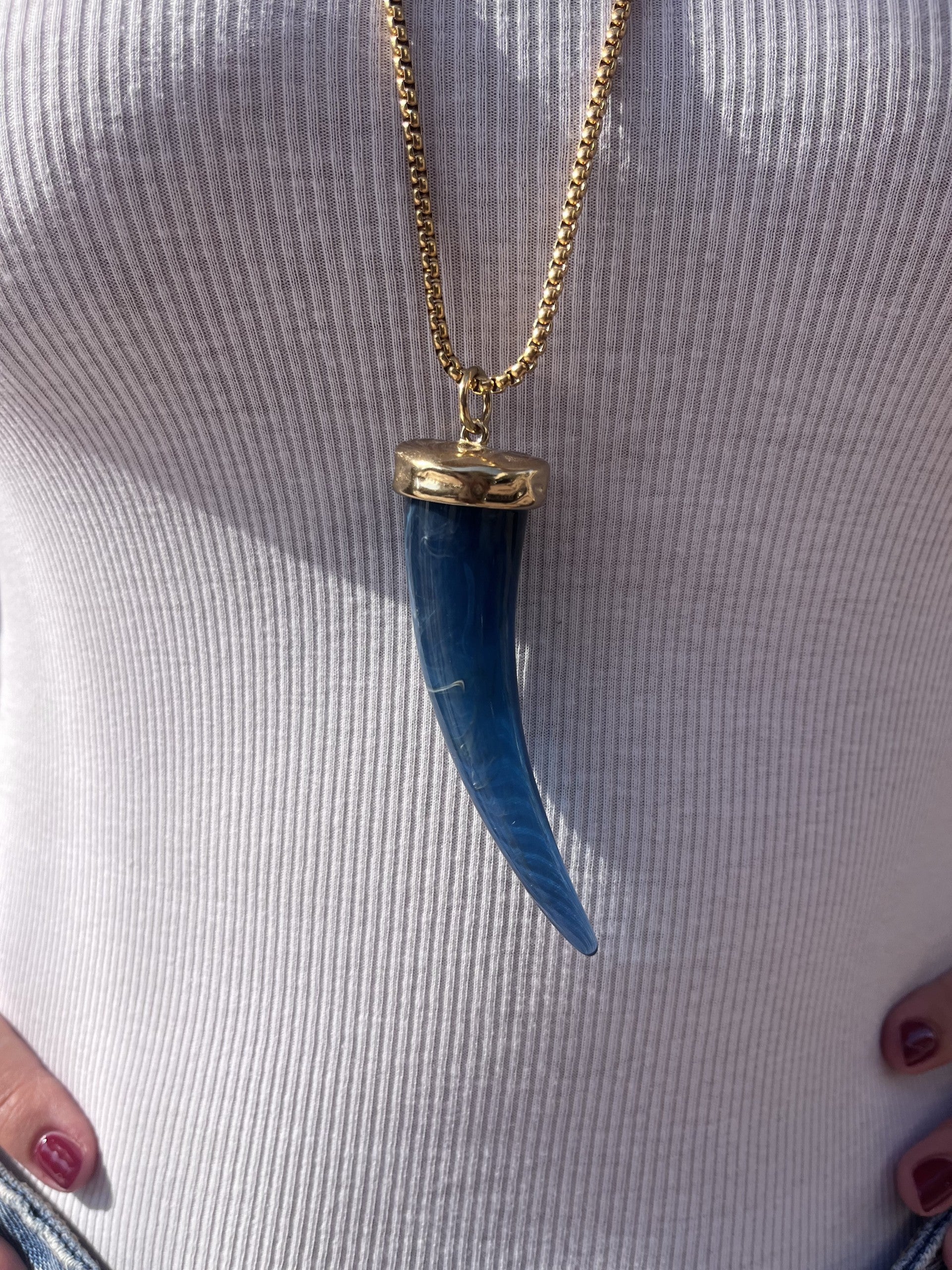 Collier sautoir doré corne