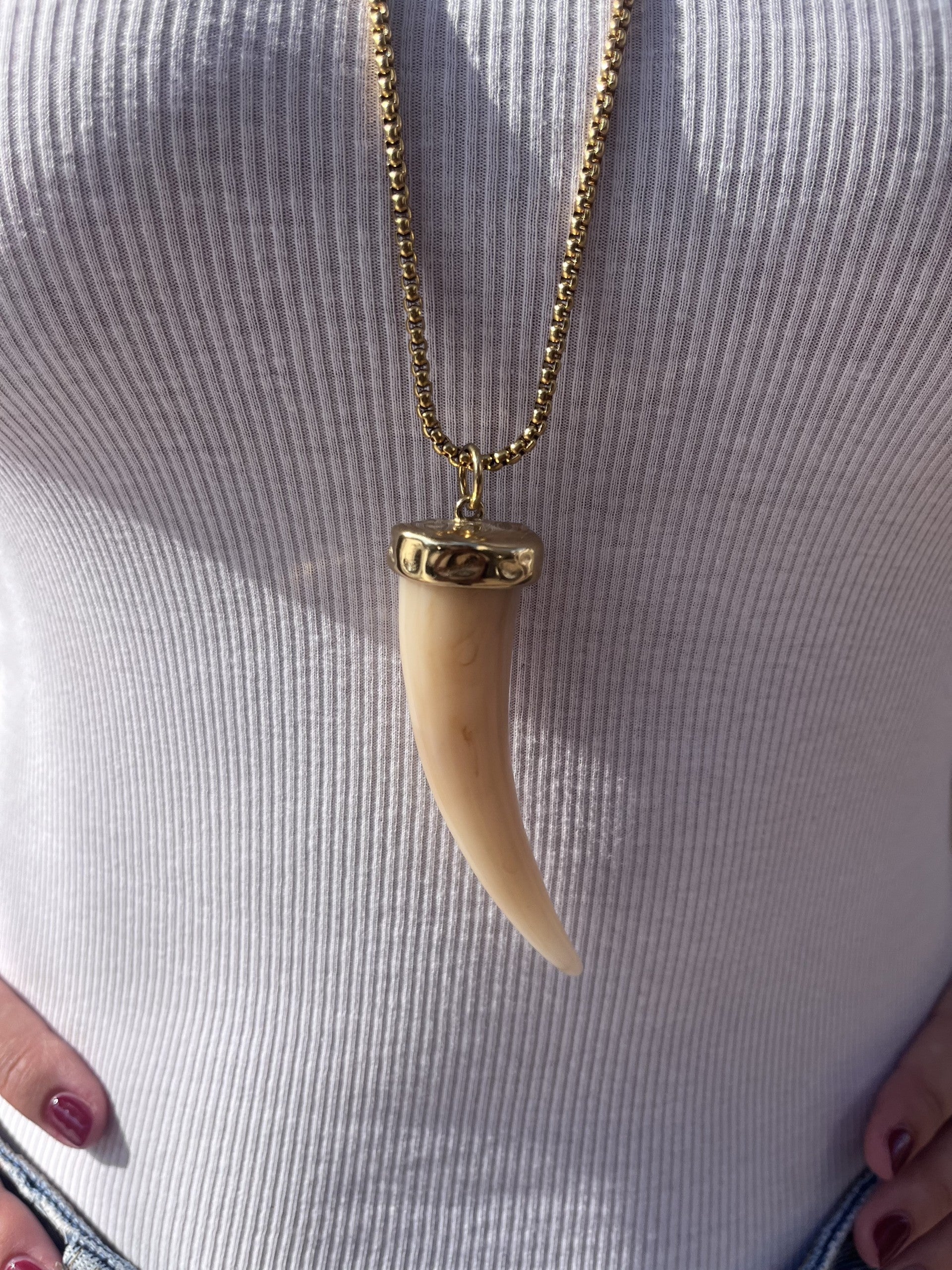 Collier sautoir doré corne