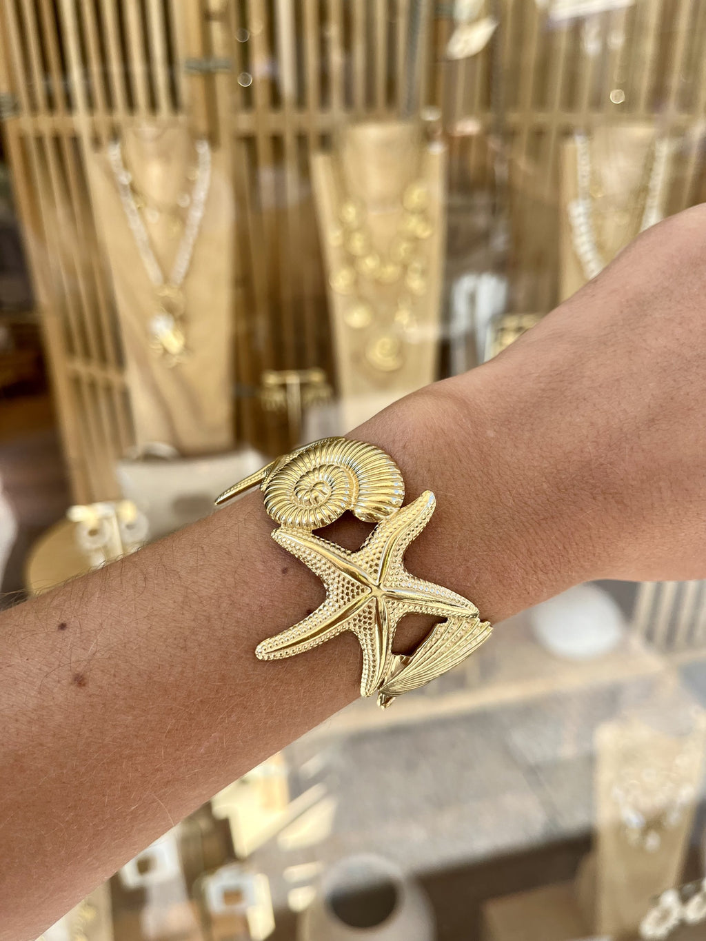 Bracelet manchette dorée ETOILE DE MER